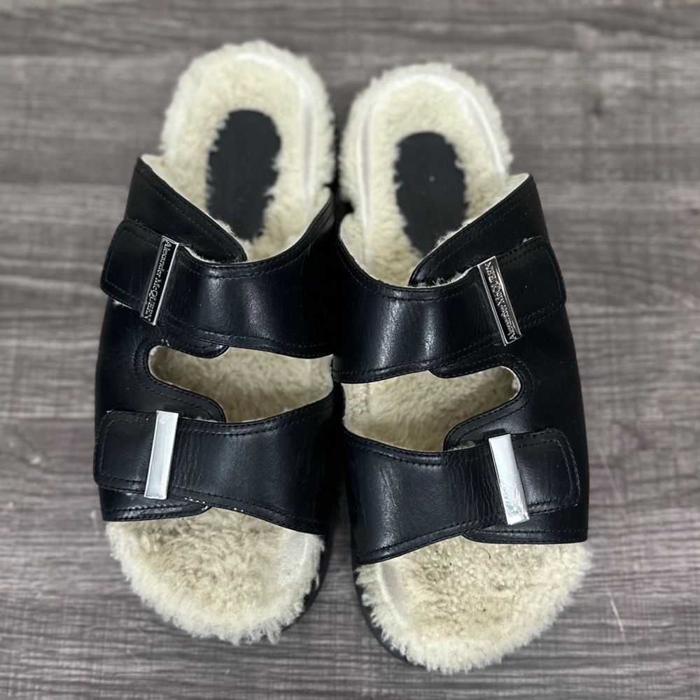 Alexander McQueen Wmns Oversized Hybrid Slide 'Shearling Black' - Picture 3 of 16